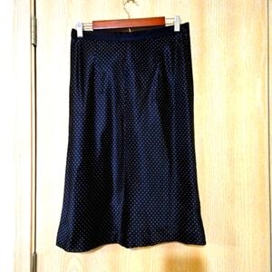 Banana Republic. 100% Silk skirt. Like new.